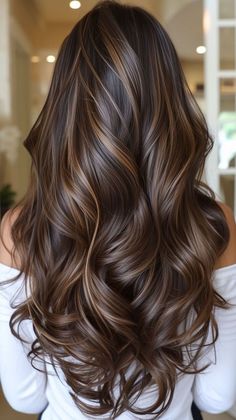 Chocolate Hair With Burgundy Highlights, Chunky Highlights Balayage, Expresso Highlights On Brown Hair, Caramel Brown Hair Highlights, Dark Brown Hair Golden Highlights, Dark Brown With Honey Highlights, Brown Sugar Highlights, Winter Brunette Hair Color Highlights, Coffee Highlights Hair