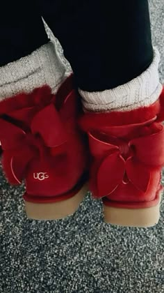 Red Ugg Slippers Outfit, Red Uggs Outfit Winter, Red Tasman Uggs Outfit, Cute Uggs Outfits Winter, Red Ugg Boots Outfit, Red Girly Things, Red Uggs Outfit, Winter Shoes Aesthetic, Red Winter Aesthetic