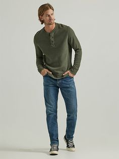 CAN’T BEAT A CLASSIC TAPER Look sharp without compromising on comfort in our Men's Tapered Fit Jean. These jeans come with a mid-rise waist and a tapered leg that narrows below the knee for more of a tailored look. They come with our signature five-pocket styling and "W" embroidery. Plus, they're crafted from a comfortable cotton blend with just a hint of stretch. Men’s Casual Office Style, Men’s Casual Attire Fall, Fall Style For Men, Casual Outfits For Tall Slim Men, Mens Photo Outfits, Men’s Fashion Masculine, Husband Style Mens Fashion, Modern Men’s Fashion