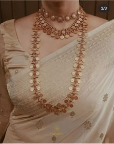 White Saree With Gold Jewellery, Kerala Style Gold Necklace, Onam Jewelry Ideas, Kerala Design Gold Jewellery, Traditional Gold Jewellery Indian, Kerala Jewellery Necklaces, Kerala Wedding Jewellery Collection, Neackles Necklace, Kerala Jewellery Traditional