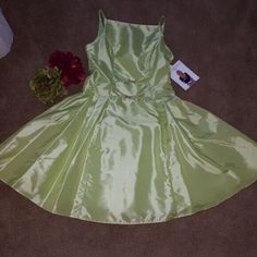 Jessica Mcclintock Lime Green Occasion Girls Dress Nwt Wedding Fancy Girls 10 A2 Elegant Green Princess Dress For Prom, Fitted Sleeveless Princess Dress For Formal Occasions, Formal Fitted Sleeveless Princess Dress, Fitted Summer Princess Dress For Formal Occasions, Fitted Princess Dress For Formal Summer Events, Fitted Princess Dress For Summer Formals, Princess Dress For Prom Season And Formal Occasions, Princess Dress For Prom Season Formal Occasions, Summer Formal Fitted Princess Dress