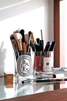 Makeup Tools Products, Alat Makeup, Make Up Tools, Top Makeup Products, Makeup Guide, Makeup For Teens, Laura Mercier, Brush Holder, Makeup Storage