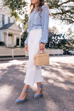 A Romantic Blouse - Julia Berolzheimer Romantic Style Outfit, Appropriate Outfits, Style Parisienne, Romantic Blouses, Romantic Outfit, Gal Meets Glam, Spring Look, Blue Outfit, Feminine Outfit