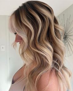 60 Blonde Highlights Inspo Pics To Show Your Colorist Partial Blonde Highlights, Tmavý Blond, Highlights On Dark Hair, Warm Blonde Highlights, Dark Blonde Balayage, Brunette With Blonde Highlights, Chunky Blonde Highlights, Dark Blonde Hair Color