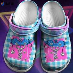 Nurse Clogs Shoes are the ultimate footwear choice for nurses, providing unmatched comfort, style, and functionality. Designed specifically for medical Nurse Crocs, Nursing Stethoscope, Nursing Crocs, Nurse Clogs, Nurse Symbol, Clog Crocs, Crocs Outfit, Nurse Shoes, Crocband Clog