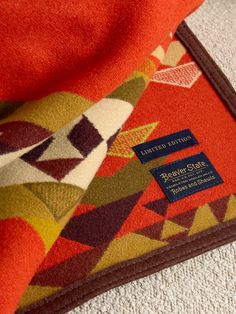 Pendleton's blanket features an intricate motif inspired by the Highland Peak, Sierra Nevada's tallest mountain. It's made from a blend of virgin wool and cotton produced on three-story jacquard looms and reverses for two different patterns in one. Pendleton Clothing, Jacquard Blanket, Scrap Projects, Pendleton Blanket, Jacquard Loom, Pendleton Woolen Mills, Pendleton Wool, Summer Sunglasses, Luxury Sneakers