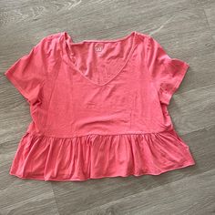 Never Worn Coral Flowy Cotton Shirt. Trendy Gap Tops For Spring, Gap Trendy Relaxed Fit Tops, Gap Relaxed Fit Trendy Tops, Trendy Relaxed Fit Gap Tops, Gap V-neck Summer Tops, Gap V-neck Tops For Spring, Fitted Casual Tops From Gap, Trendy Gap T-shirt For Spring, Pink Gap Tops For Spring