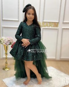 Emerald baby girl dress. Sequin emerald. Chirsmast dress. High low dress. Emerald baby girl princess dress. Glitter Dress Short, Babies Fashion, Preschool Girl, Baby Girl Princess Dresses, Dress High Low, Kids Dress Wear, Dress Sequin, Unique Dress