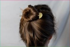 Have you seen the dressing gown hair curling trick on #tiktok? Curl your hair without compromising on its health, with this heatless hair styling tool. Heat styling can be damaging on the hair, disrupting the growth phase of the hair cycle and causing it to appear dry, brittle and stop growing. Our unique tool helps yo