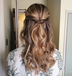 Half Up Hairstyle Bridesmaid, Half Up Half Down Hair For Grad, Haf Up Half Down Hairstyles For Prom Medium Hair, Half Up Half Down Hairstyles Brunette, Hañf Up Half Down Hair, Simple Half Up Half Down Hairstyles Bridesmaid, Half Up Half Done Prom Hair, Small Half Up Half Down Hair, Wedding Hairstyle Bridesmaid