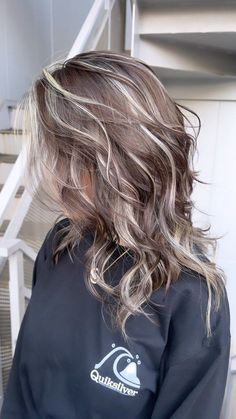 Hair With Brown And Blonde Highlights, Lock Color Hair, Dark Hair Blonde Halo, Blond Highlights Ideas, Cute Hair Color Ideas For Brunettes, Brown And Blond Hair Ideas, Long Brown And Blonde Hair, Blonde Hair With Dark Brown Highlights, Dark Brown And Blonde Hair Ideas