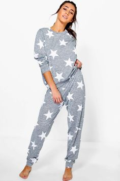 Pjs Outfits, Clothes For Teens, Pajama Outfits, Sweat Joggers, Pajamas Comfy, Cute Pajamas, Womens Pyjama Sets, Women Nightwear, Jogger Set