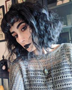 Goth Bob Hair, Black Bob Bangs, Goth Bob Haircut, Wavy Bob Bangs, Curly Goth Hair, Makeup Black Lipstick, Betty Bangs, Goth Hairstyles