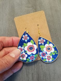 a pair of blue and white flowered tear shaped earrings