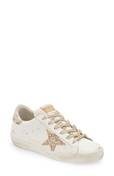 Preppy Shoes Women, Gold Golden Goose, Black Golden Goose, Golden Sneakers, Dr Shoes, Preppy Shoes, Top Sneakers Women, Paris Mode, Sneakers Looks