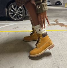 Yellow Boots Outfit, Timberland Aesthetic, Tims Boots, Timberland Boots Style, Timberland Boots Outfit, Timberland Outfits, Pretty Sneakers, Stone Street, Dr Shoes