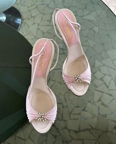 Light Pink Heels Aesthetic, Pink Shoes Aesthetic Heels, Vintage Designer Heels, Pink Dior Heels, Vintage Pink Heels For Party, Pink Heels Y2k, Chanel Barbie, Chanel Heels, Pearl Logo