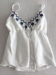 Embroidery Knot, Outfit Inspo Summer, Looks Party, V Neck Tank Top, Stockholm Fashion, Cute Everyday Outfits, Looks Chic, Mode Inspiration