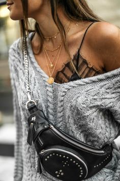 Sling Bag Outfit, Belt Bag Outfit, Photo Pinterest, Aerial Yoga, Gucci Soho Disco Crossbody, Woman Portrait, Leather Bag Women, Carrie Bradshaw, Fall Fashion Outfits