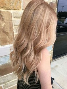 champagne blonde #hair Champagne Blond, Gold Blonde Hair, Champagne Blonde Hair, Honey Hair Color, Strawberry Blonde Hair Color, Golden Blonde Hair, Hair Tint, At Home Hair Color, Champagne Blonde