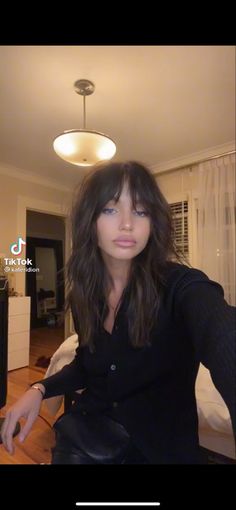 Long Fringe Shag Haircut, Vintage Bangs Long Hair, Retro Layered Hair, Messy Layers Haircut, Shaggy Medium Hair With Curtain Bangs, Medium Length Haircut With Choppy Layers, Shaggy Red Hair With Bangs, Gloss Before And After Hair, Retro Haircut Women