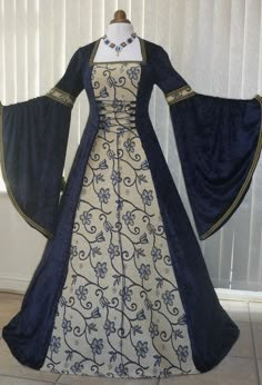 Medieval Wedding Dress, Medieval Gown, Medieval Wedding, Old Fashion Dresses, Fantasy Gowns, Medieval Dress, Medieval Clothing, Fairytale Dress