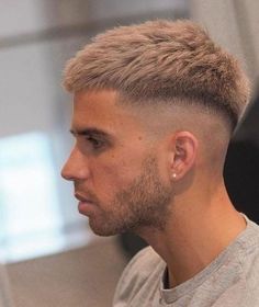 Men’s haircuts: 15 Ideas of short, low-maintenance hairstyles for modern gentlemen Mens Hairstyles Fade, Low Fade Haircut