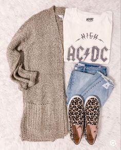 Light Weight Fall Outfit, Lunch Date Outfit Plus Size, Fall Vacation Outfits Casual, Outfit Ideas With Leopard Print Shoes, Natural Feminine Style, Fall Activity Outfits, Saturday Outfit Casual Weekend Wear 2024, Late Summer Outfit Ideas, Fall Outfits For Boston