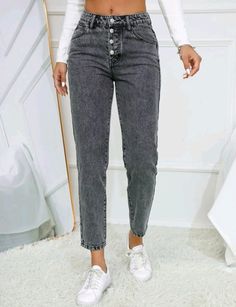 Pantalones Mom, Cute Mom Jeans, Grey Jean Jacket, Dark Grey Jeans, Jean Jacket Outfits, Jeans Casual, Stylish Dress Designs, Tapered Jeans, Grey Jeans