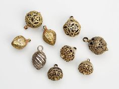 Пуговицы-коллекция этнографического музея в СПБ Baroque Jewelry, Byzantine Jewelry, Russian Jewelry, Embroidery Tools, Russian Fashion, Antique Buttons