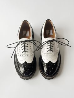 Black and white oxford shoe woman. Comfortable pad.  The rounded sock is complemented by decorative welt. Closed lacing and lots of perforations.  On the sock is a medallion. A beautiful addition to oxfords. Rubber sole Vibram (Italy) with tread that adds massive vapors. To see more shoe woman from our collection click: https://www.etsy.com/shop/TeShoes PRODUCT INFORMATION Colour: black & white Upper: toe - patent leather, genuine smooth leather Lining: leather Sole: EVA, polyurethane (Vibram) * Oxford Shoes Black And White, White Lace-up Shoes With Brogue Detailing, White Wingtip Oxfords With Brogue Detailing, White Wingtip Oxfords For Office, White Brogue Lace-up Shoes For Derby, White Brogue Oxfords For Office, White Wingtip Lace-up Shoes For Work, White Lace-up Oxford Shoes, White Flat Heel Oxfords With Brogue Detailing