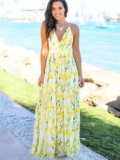 Get ready to channel your inner gypsy goddess with our GYPSY GIRL Maxi Beach Dress! Elegant yet casual, this printed dress is perfect for a day at the beach or a night out. Embrace the carefree vibe and make a statement with this flowy and stylish dress.  Size Chart (inch) Size US UK Length Bust ⏹️ Waist ⏹️ Hip S 2-4 4-6 53 23-26 22 46 M 4-6 6-8 53 24-27 24 48 L 6-8 8-10 54 27-29 26 50 XL 8-10 10-12 54 29-31 28 53 XXL 10-12 12-14 55 31-34 31 55     JUMP INTO OUR DRESSING ROOM!  This tip will help you easily and accurately measure your desired dress length and waist:  Grab a dress from your closet that has your desired length and place it on a flat surface, smooth out any folds, and measure from shoulder to bottom. Use that length as a tool when purchasing a dress, so there’s no more guessi Ladylike Outfits, Maxi Beach Dress, Printed Beach Dresses, Fashionable Outfits, Beach Maxi Dress, Sleeves Clothing, Weave Style, Boho Maxi, Boho Print