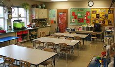 an empty classroom with desks and chairs