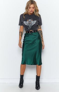 Trendy Relaxed Midi Skirt, Green Knee-length Skirt For Night Out, Trendy Long Green Skirt, Trendy Green Long Skirt, Green Relaxed Fit Skirt For Night Out, Green Midi Skirt For Night Out, Green Relaxed Midi Skirt, Trendy Relaxed Fit Midi Skirt, Trendy Green Knee-length Skirt