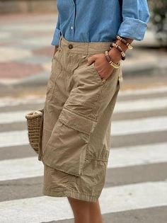 Khaki Capri Outfit, Womens Cargo Trousers, Pocket Stitching, Fashion Paris, Pockets Fashion, Geometric Print Dress, Concert Outfits, Ageless Style, Women Cargos