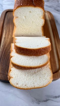 Soft, fluffy keto low carb white bread made with egg white protein powder Egg White Bread, Gf Bread Recipe, Flourless Bread, White Bread Recipe, Lowest Carb Bread Recipe