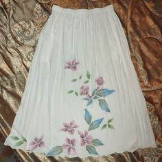 White Floral Embroidered Skirt M/L Excellent Never Worn Condition Width 15-18" Length 34" White Fitted Skirt With Floral Embroidery, Fitted White Skirt With Floral Embroidery, White Floral Embroidered Skirt, White Embroidered Full Skirt, Flowy Skirt With Floral Embroidery In White, Flowy White Skirt With Floral Embroidery, White Skirt With Floral Embroidery, Traditional White Flowy Skirt, Traditional White Embroidered Skirt