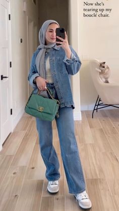 Jacket Jeans Outfit Hijab, Jeans Hijab Outfit, Casual Hijab Outfit Jeans, Hijab Summer Outfits, Hijabi Fashion Summer, Modest Winter Outfits, Outfit Modest, Hijab Fashion Summer, Hijabista Fashion