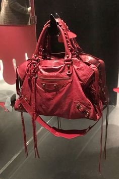 Divine Clothing, Bags Wishlist, High Fashion Accessories, Red Leather Bag, Red Leather Handbags, Mini Accessories, What In My Bag, Classic Handbags