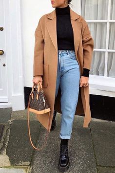 Tas Louis Vuitton, Vuitton Outfit, Doc Martens Outfit, Trendy Outfits Winter, Winter Chic, Women Overcoat, Winter Trends, Coat Outfits