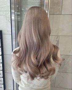 hairstyles 2024 trends Haircuts With Bangs Medium, Medium Haircut Korean, Medium Length Haircut Women, Women Medium Length Haircut, Beige Hair Color, Coffee Hair, Dark Blonde Hair Color, Beige Hair, Korean Hair Color