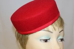 Red Formal Hat For Winter, Winter Formal Red Hat, Red Formal Winter Hat, Formal Winter Red Felt Hat, Winter Formal Felt Flat Cap, Formal Winter Felt Flat Cap, Formal Winter Flat Cap Felt Hat, Elegant Winter Flat Cap Mini Hat, Formal Winter Cloche Mini Hat