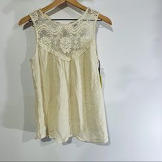 Hinge Cream Lace Floral Pattern Sleeveless Blouse Top Women's Size Small Condition: New With Tags Sleeveless Blouse Cream Cream Lace, Blouse Top, Sleeveless Blouse, Hinges, Floral Pattern, Top Blouse, Womens Sizes, Womens Tops, Cream