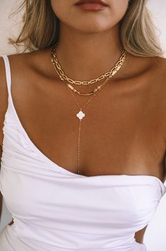 Best Tan, Bride Jewelry, Gold Bride Jewelry, Charm Chain, Amazing Life Hacks, Bride Jewellery, Tan Lines, Pretty Jewellery, Girls Best Friend