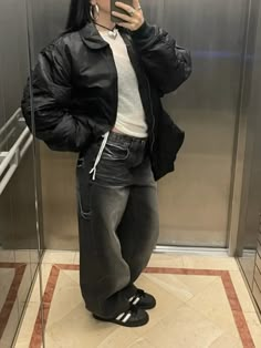 Adidas Superstar Outfit, Superstar Outfit, Pakaian Hipster, Black Superstar, Samba Outfit, Oversized Clothes, Streetwear Mode, Baggy Clothes, Toenail Fungus