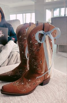 cute blue, white, and gold ribbon on my fav boots! concert, country, morgan wallen texas south southern boots cowgirl cowboy western cute stylish girl teen teenager teenage aesthetic barn ranch countryside vibes Teenage Aesthetic, Boots Cowgirl, Cowgirl Cowboy, Western Aesthetic, Morgan Wallen, Taylor Swift Outfits