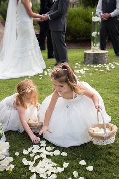 Flower girls with gold crowns |garden wedding | white rose petals Country Wedding Flower Girl, Wedding Flowers White Roses, White Rose Petals, Flower Petals Wedding, Gold Crowns, Flower Girl Petals, Green And White Wedding, Family Photoshoot Ideas, White Rose Flower