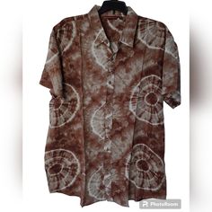 Brand New, Men Linen Tie Dye Button Down Shirt Printed Short Sleeve Summer Hawaiian Size L Elevate Your Summer Wardrobe With This Stylish Men's Linen Button-Down Shirt. The Tie Dye Print Adds A Unique Touch To This Hawaiian Themed Shirt, Making It Perfect For Travel, Parties, Casual Outings, Or Even Formal/Business Events. The Collared Neckline And Button Closure Give It A Relaxed Fit, Which Is Perfect For A Comfortable Yet Stylish Look. Brand: Esabel. C Size: Large Color: Brown Materials:100% R Casual Brown Hawaiian Shirt For Summer, Brown Relaxed Fit Button-up Camp Shirt, Brown Button-up Shirt For Vacation, Casual Brown Camp Shirt With Button Closure, Casual Brown Camp Shirt For The Beach, Casual Brown Camp Shirt For Beach, Brown Relaxed Fit Button-up Short Sleeve Shirt, Brown Button-up Vacation Tops, Casual Brown Button-up Camp Shirt