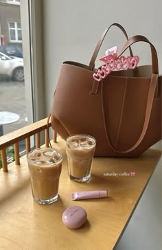 New Bag Instagram Story, Aesthetic Besties, Date Coffee, Wallpapers For Phone, Coffee Obsession, What In My Bag, Coffee Date, Essential Bag, Insta Photo Ideas