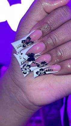 Black And White Hello Kitty Nails, Duck Nails Inspo Y2k, Short Duck Nails Black, Xl Duck Nails, Black Hello Kitty Nails, Black Duck Nails, Hello Kitty Duck Nails, Duck Nails Design, Nail Inspo Black